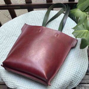 Tess. Tote
